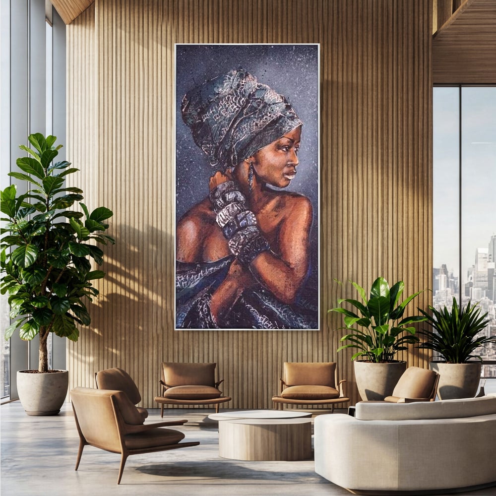 Tablou canvas cu tablou canvas cu portret de femeie africana, in rama de aluminiu argintiu, pe perete intr-un birou
